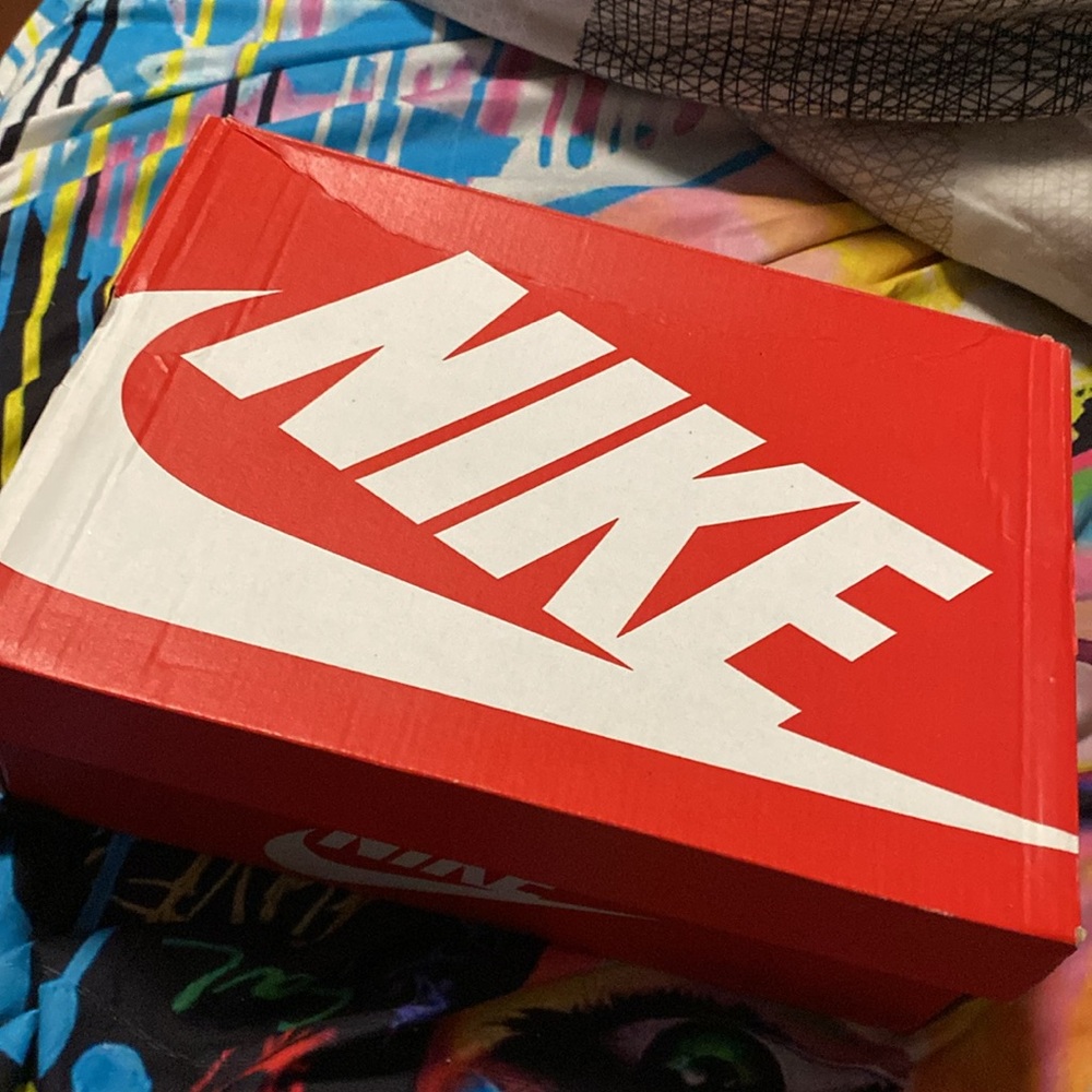 Nike court borough 2 mid bred.